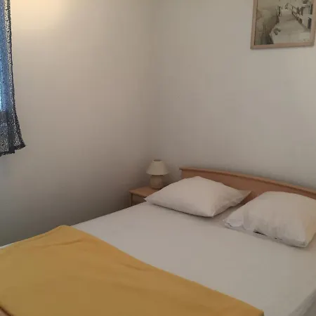 Maison A La Griere Avec Jardin Privatif Et Parking, Proche - Fr-1-22-180 *