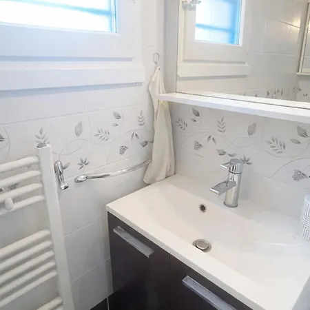 Maison A La Griere Avec Jardin Privatif Et Parking, Proche - Fr-1-22-180